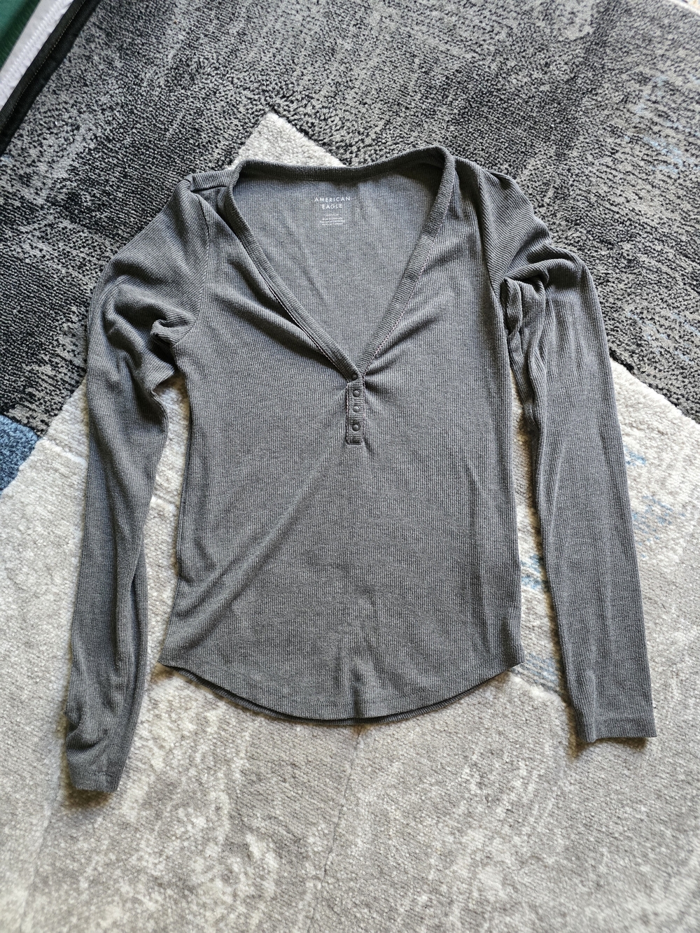 American Eagle Outfitters Gray Long-Sleeve Henley Top